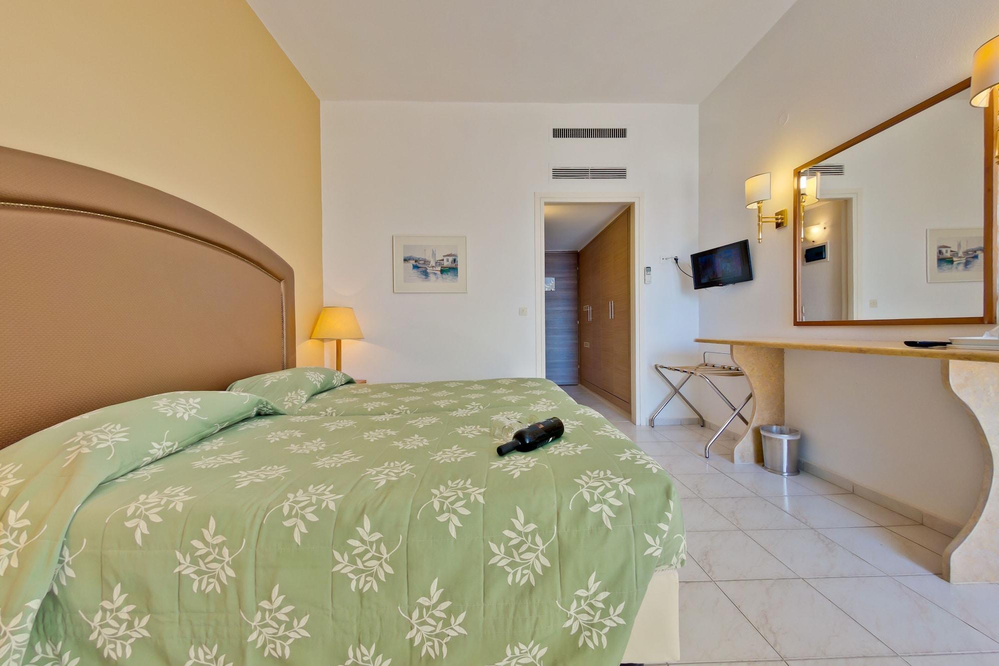 Palmariva Beach Hotel เอเรเทรีย ภายนอก รูปภาพ