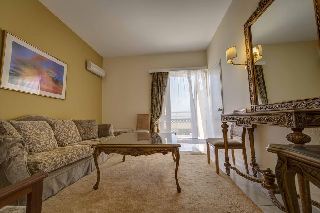 Palmariva Beach Hotel เอเรเทรีย ภายนอก รูปภาพ